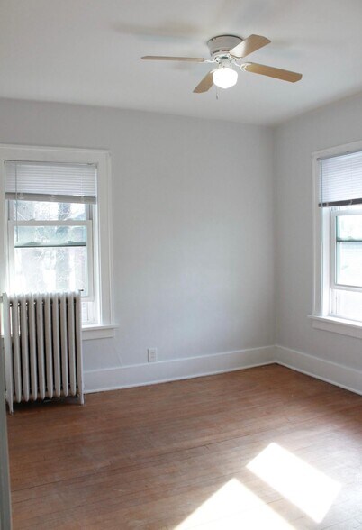 Building Photo - 415 9th St S