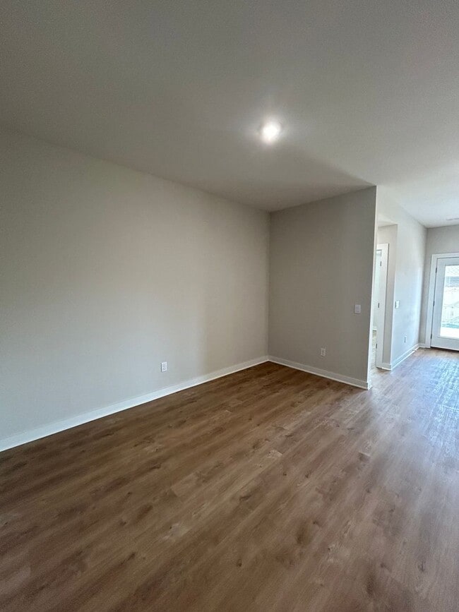 Building Photo - Spacious 4-Bedroom Home in Fayetteville