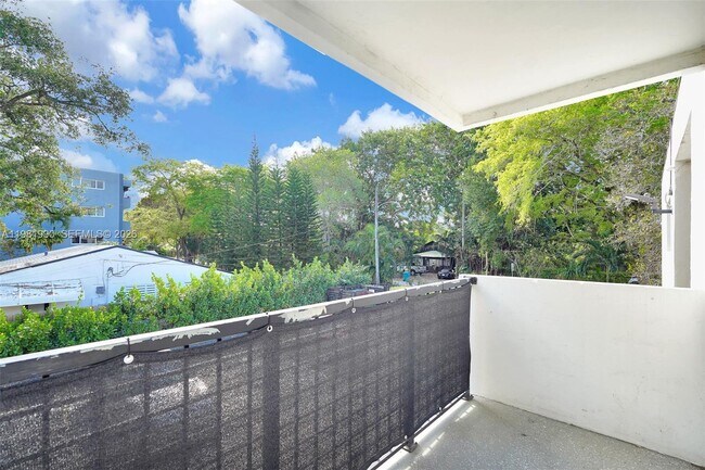 Building Photo - 12101 NE 6th Ave