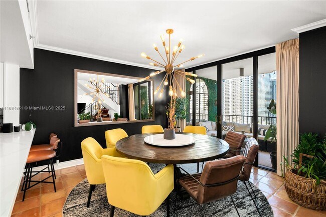 Building Photo - 520 Brickell Key Dr