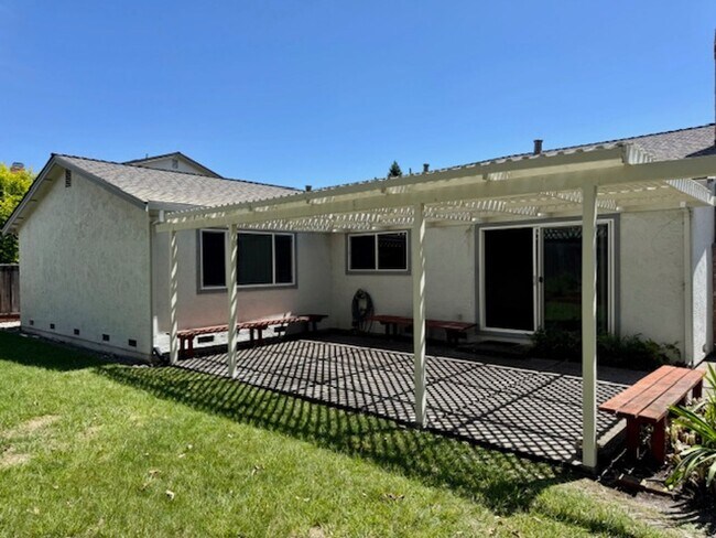 Building Photo - Move-in ready, Charming single level 4 bedroom, 2  bath home in San Ramon!