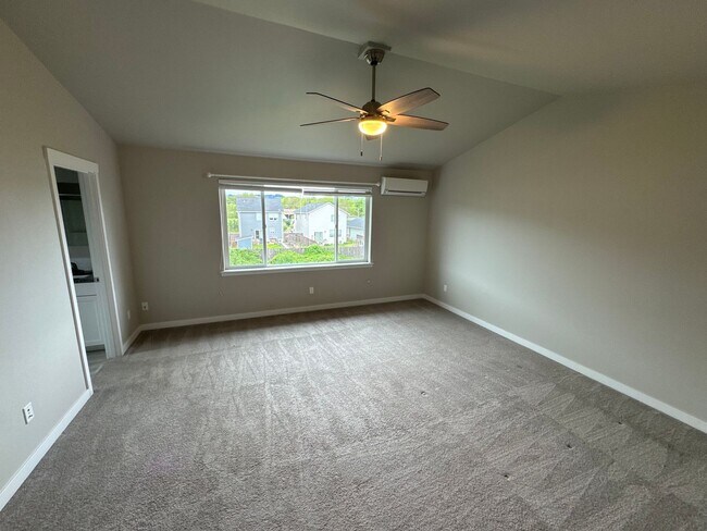 Building Photo - Stunning 3-Bedroom Home with Modern Comforts in a Quiet Neighborhood