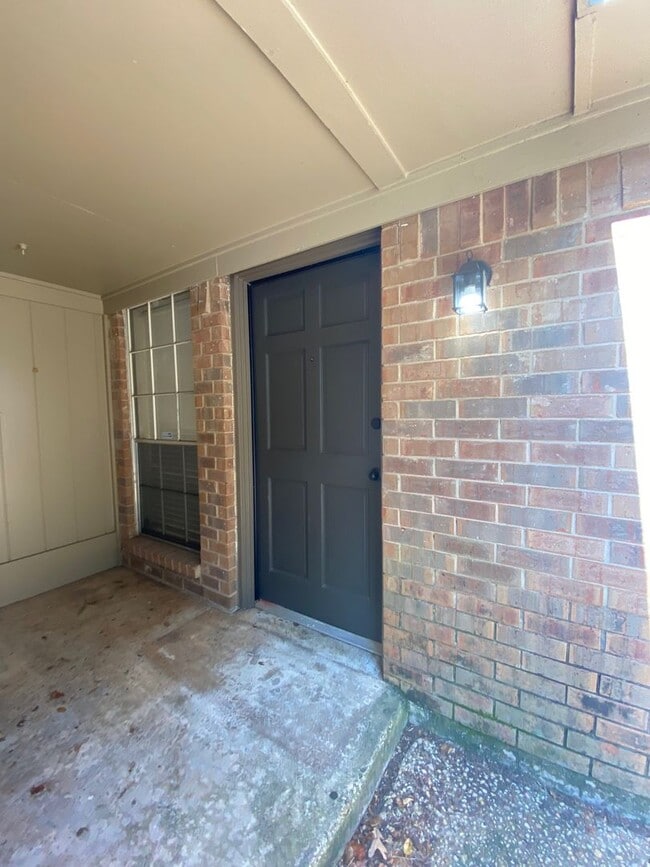 Building Photo - Duplex Homes 3/2/2