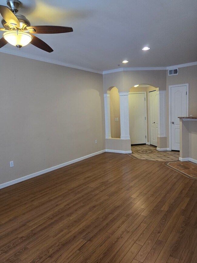Building Photo - Charming 1-Bedroom 1-Bath Condo in Biltmore Area