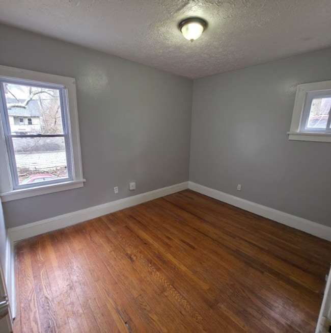 Building Photo - 3625 E 153rd St