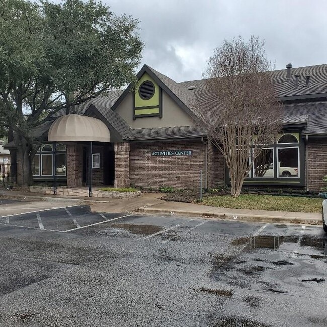 Building Photo - 7685 Northcross Dr