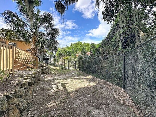 Building Photo - Exquisite Lake County Home with Lake Harris Views