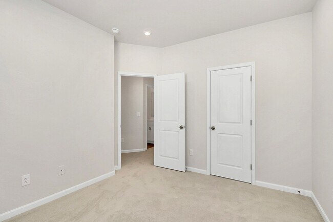 Building Photo - 5855 Executive Center Dr