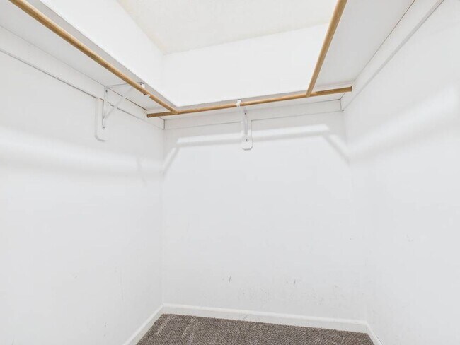 Building Photo - 1213 Fox Run Dr