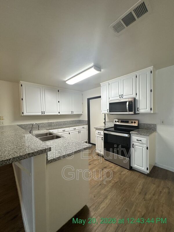 Building Photo - 407 N Park St