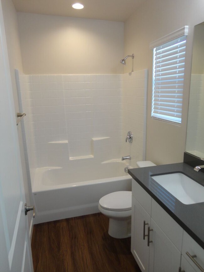 Building Photo - Move in Special!!  1/2 off 1st Month's Rent!!