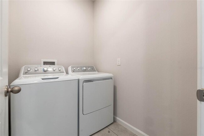 Building Photo - 5315 Meadow Song Dr