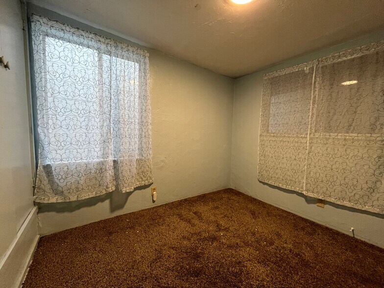 Dressing Room - 49 Linoberg St