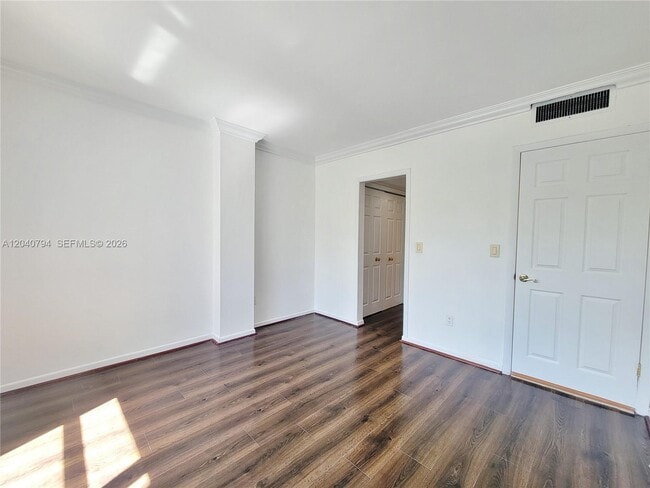 Building Photo - 77 Crandon Blvd