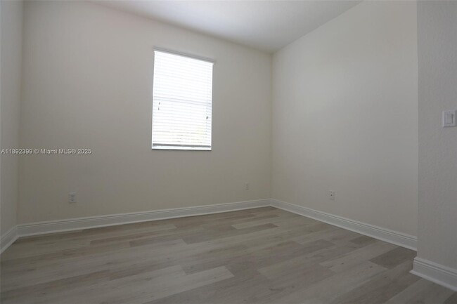 Building Photo - 1423 SW 147th Ave