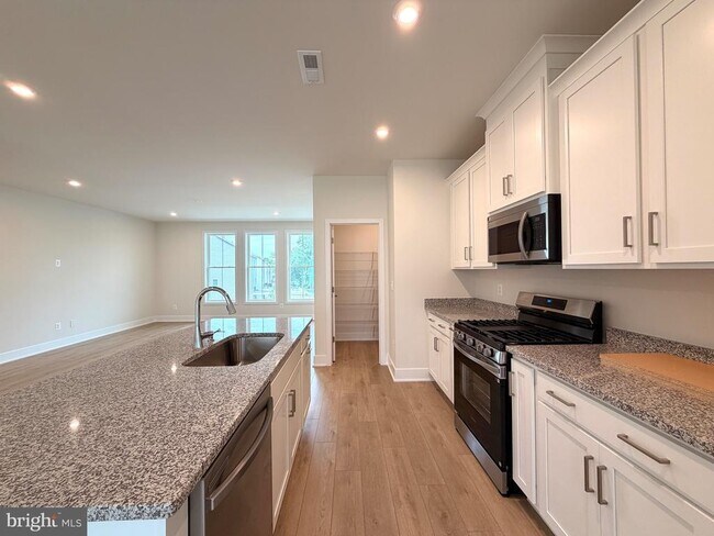 Building Photo - 135 Heyford Dr