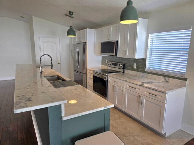 Building Photo - 730 Straw Lake Dr