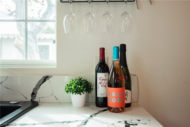 Building Photo - 2205 Santa Paula Dr