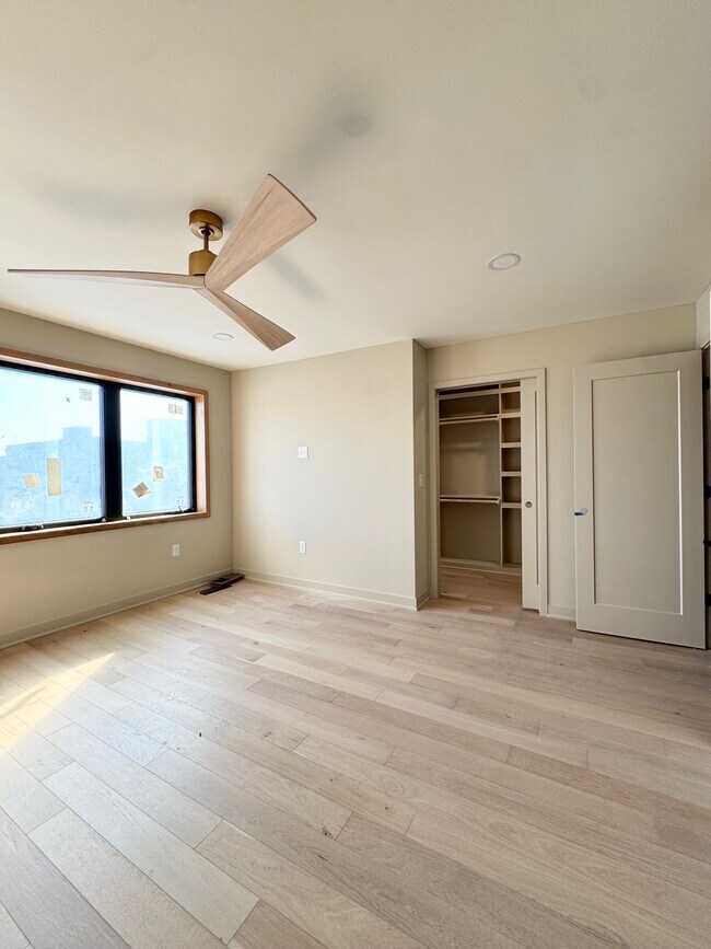 Building Photo - 537 E 19th St