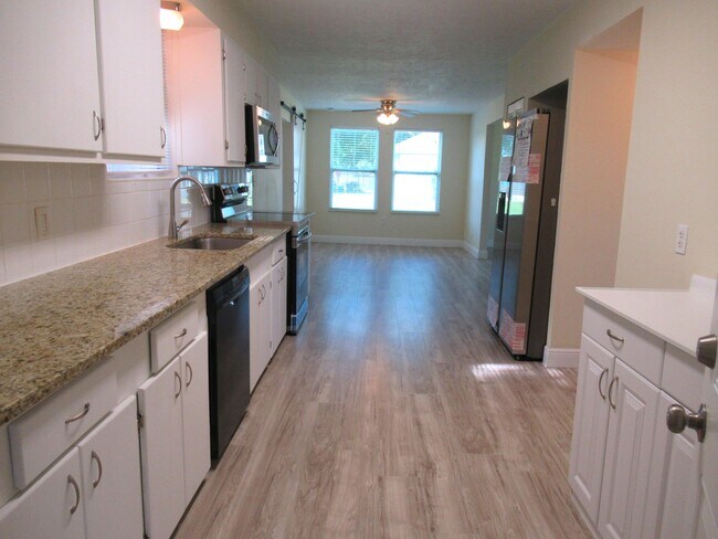Building Photo - 5310 Palm Dr