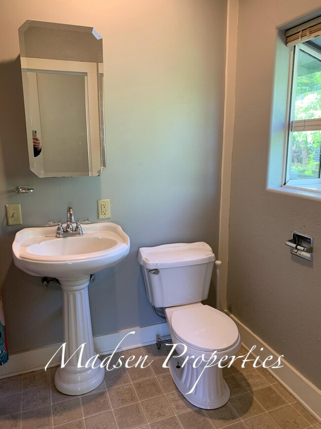 Building Photo - 397 E 6th St