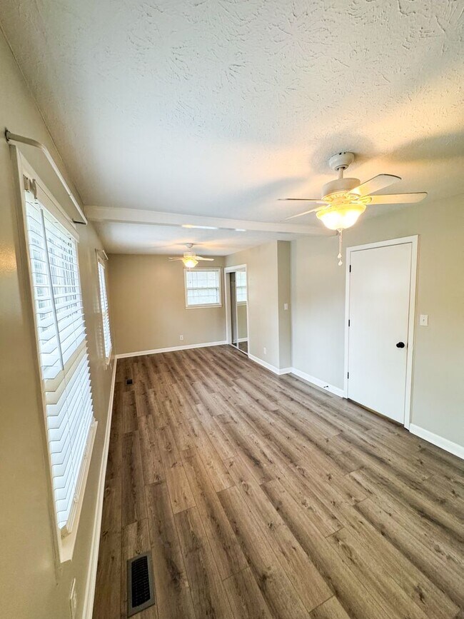 Building Photo - Spacious 4 Bedroom, 2.5 Bath Home in the Heart of Jacksonville, AL!