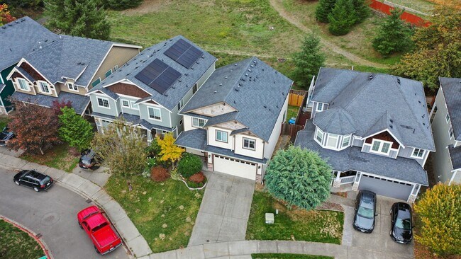 Building Photo - Well maintained 4 bedroom 2.5 bath home in...