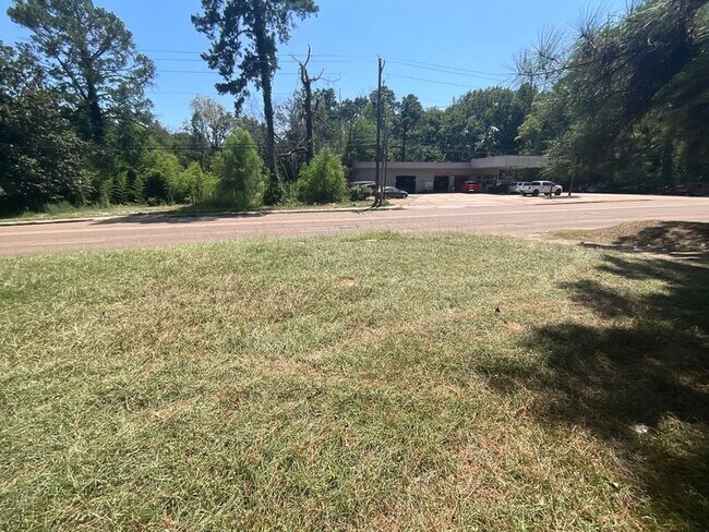 Building Photo - 826 W McDowell Rd