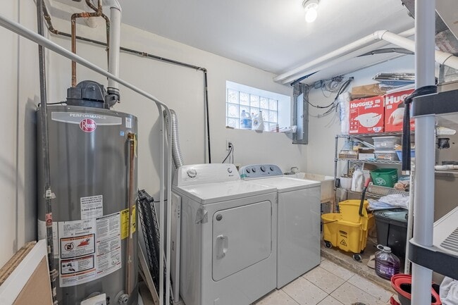 Building Photo - 2549 S Hillock Ave