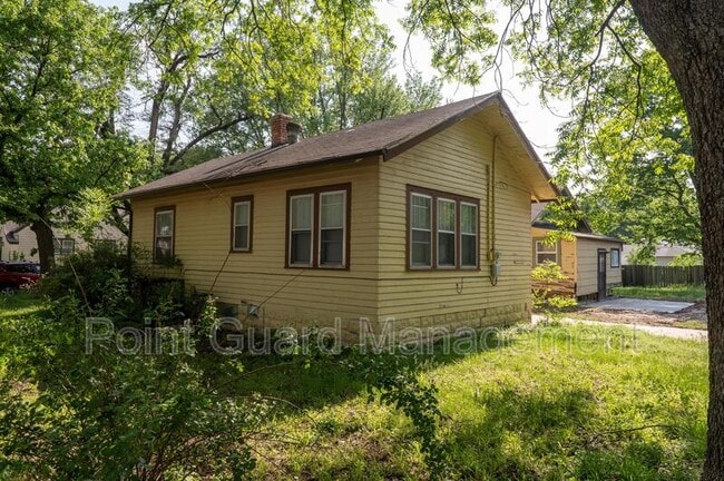 Building Photo - 2834 E Elm St