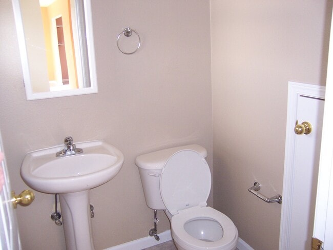 Building Photo - Available Now! 3 Bedroom ~ 1.5 Bathroom House Located in South Corvallis