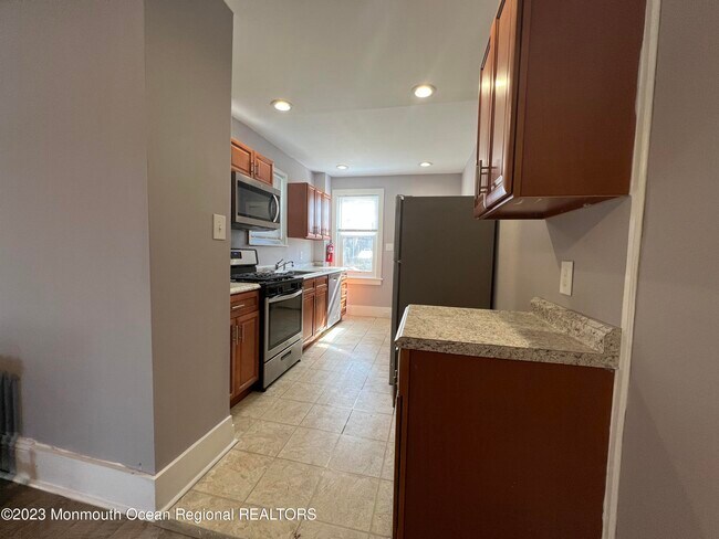 Building Photo - 39 Railroad Ave