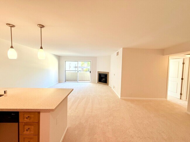 Building Photo - Fantastic Spacious 2 bed 2 bath condo in prime Sherman Oaks - Studio City with Pool and Gym!