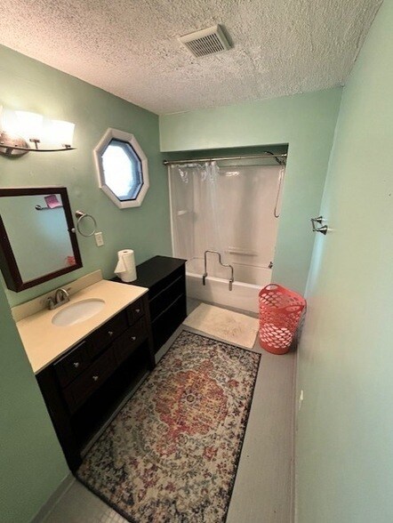 Building Photo - 106 Donna Dr