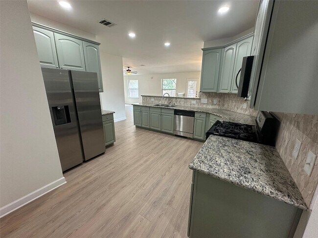 Building Photo - 3309 Blue Ridge Dr
