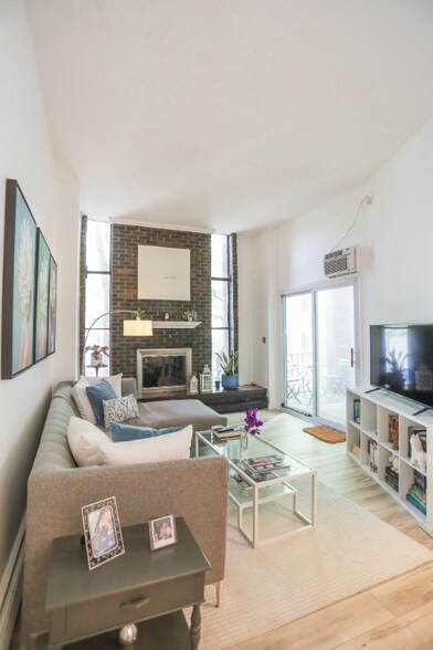 Primary Photo - 1750 N Wells St