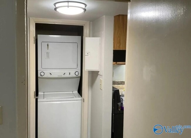 Building Photo - 12103 Carriage Ct SE