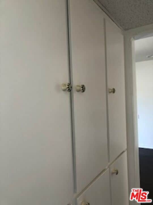 Building Photo - 622 S Barrington Ave