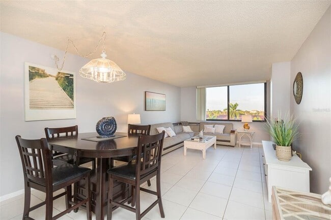 Building Photo - 6357 Bahia Del Mar Blvd S