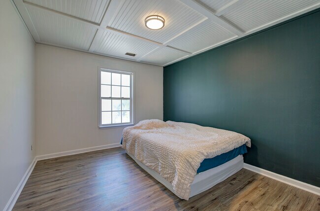 Building Photo - 7202 Cedar Forest Dr