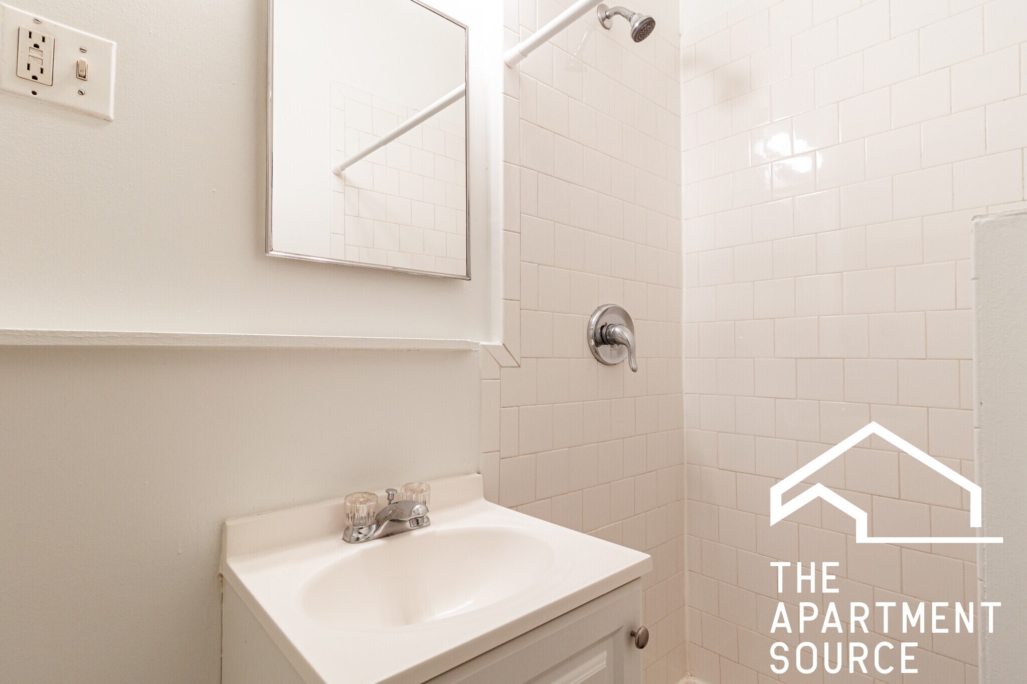 Building Photo - 540 W Wellington Ave