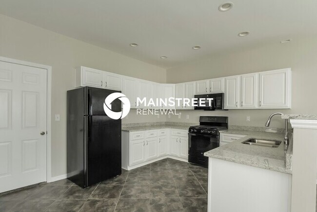 Building Photo - 3 Bedroom Pet-Friendly Home in CHARLOTTE, NC with Main Street Renewal