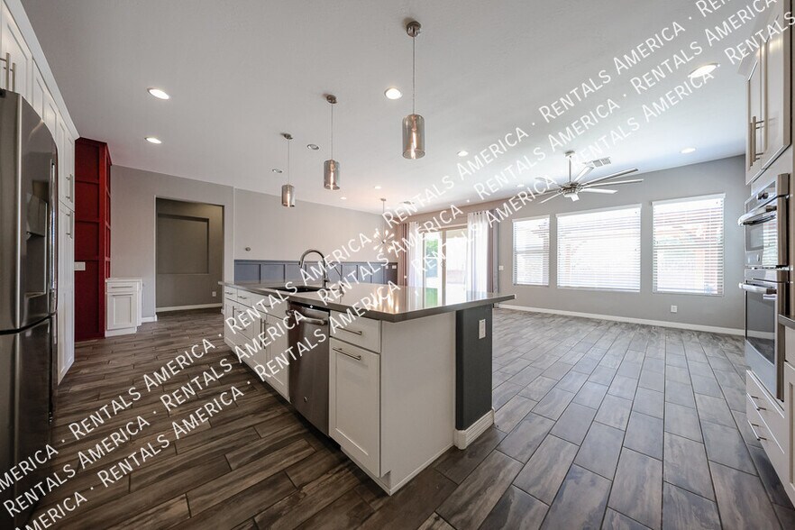 Building Photo - 5833 S Wilson Way