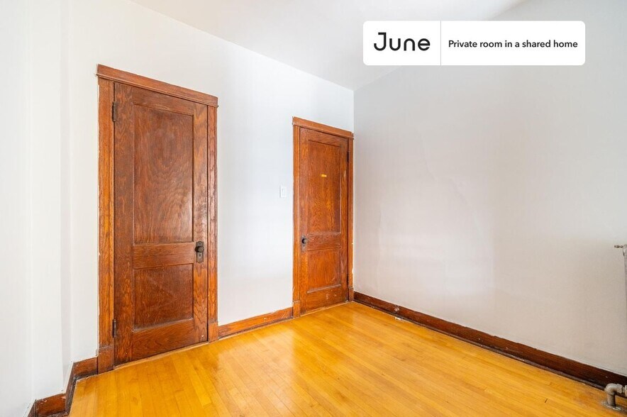 Building Photo - Room in Shared 3 bed/1 bath home