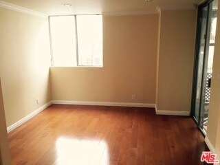 Building Photo - 137 S Palm Dr