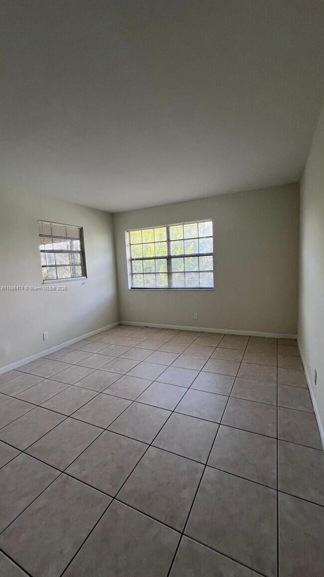 Building Photo - 4310 Crystal Lake Dr