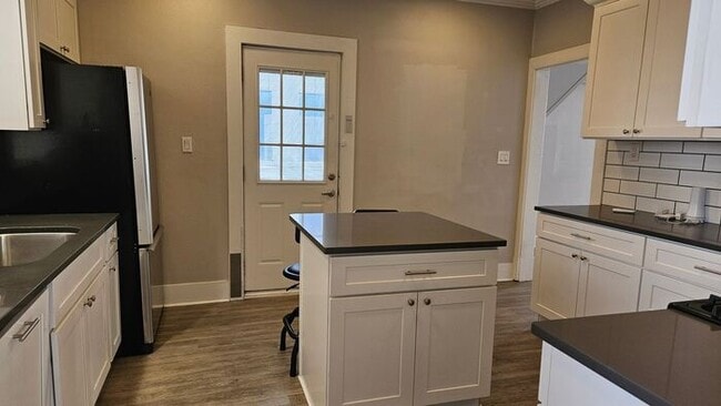 Building Photo - Super cute Duplex in Heart of Tacoma (Lower Unit)