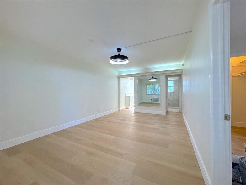 Building Photo - 2815 NE 33rd Ave