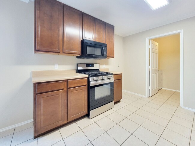 Building Photo - 1007 Ranchero Rd