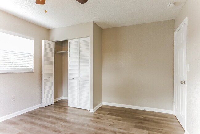 Building Photo - 710 NW 35th Ave